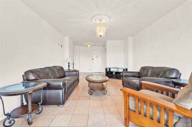85-15 Main Street 5F, Jamaica, NY 11435