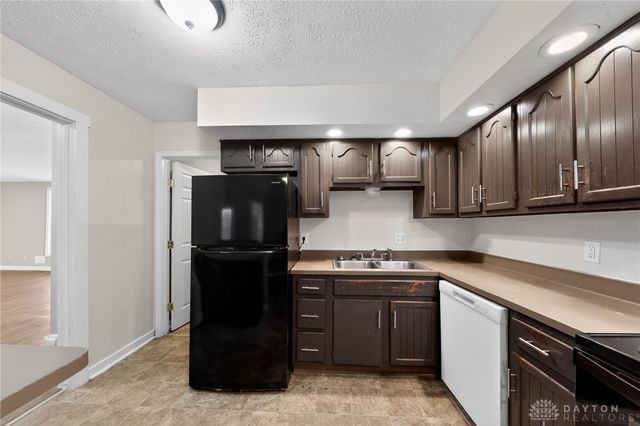 304 Applegate Road, Englewood, OH 45322