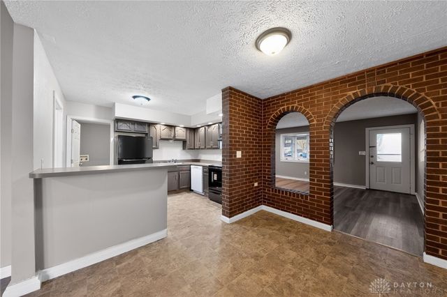 304 Applegate Road, Englewood, OH 45322