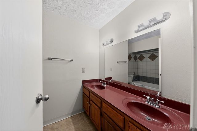 304 Applegate Road, Englewood, OH 45322