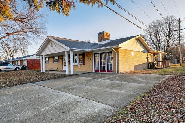 304 Applegate Road, Englewood, OH 45322