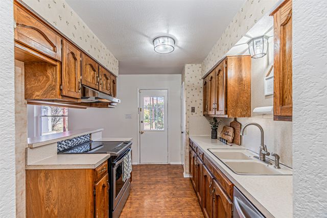 4211 Windhurst Drive, Arlington, TX 76015