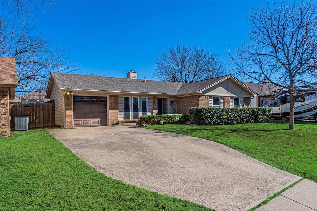 4211 Windhurst Drive, Arlington, TX 76015