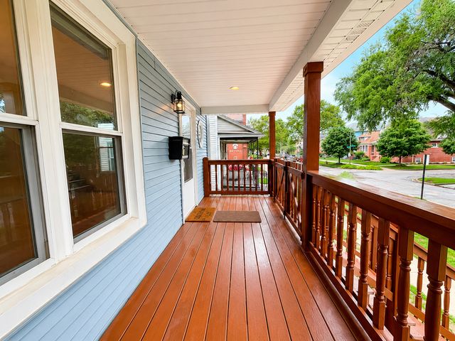 4857 W Berenice Avenue, Chicago, IL 60641