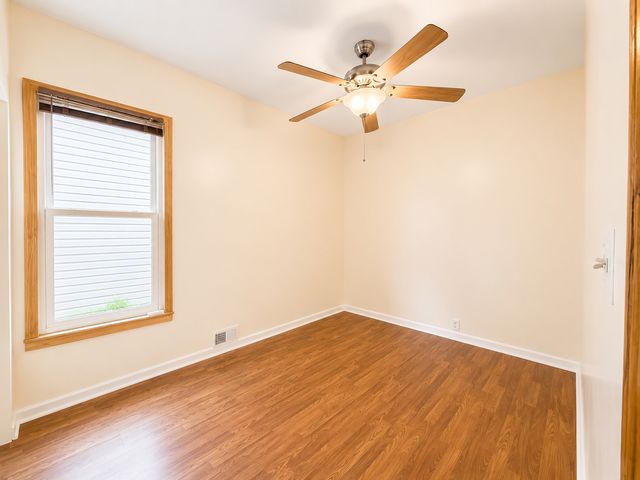 4857 W Berenice Avenue, Chicago, IL 60641