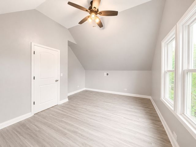4857 W Berenice Avenue, Chicago, IL 60641