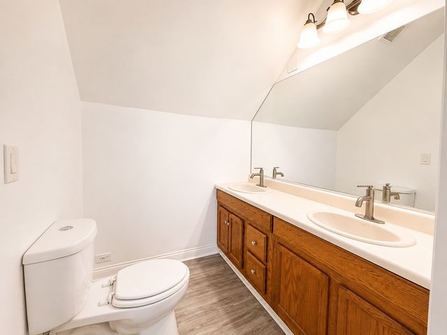 4857 W Berenice Avenue, Chicago, IL 60641