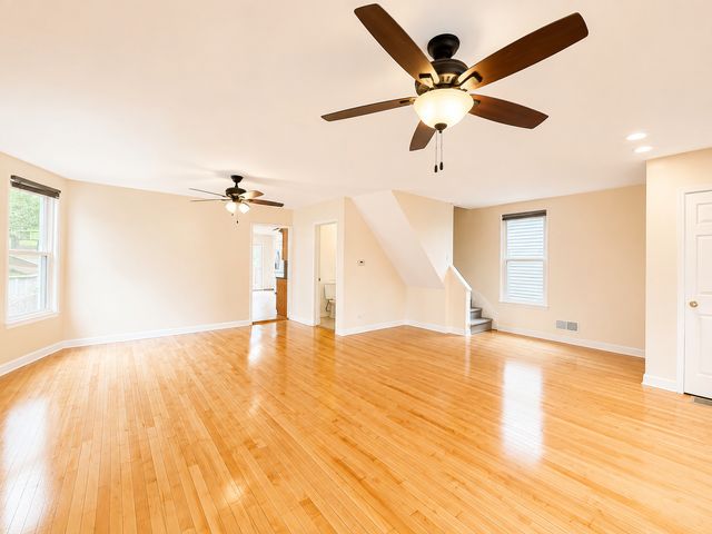 4857 W Berenice Avenue, Chicago, IL 60641
