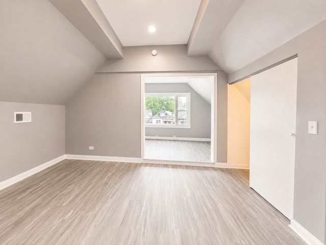 4857 W Berenice Avenue, Chicago, IL 60641