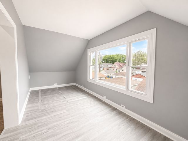4857 W Berenice Avenue, Chicago, IL 60641