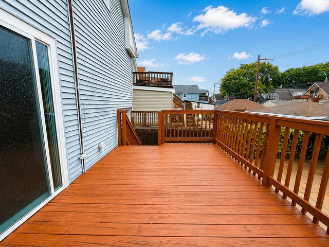 4857 W Berenice Avenue, Chicago, IL 60641