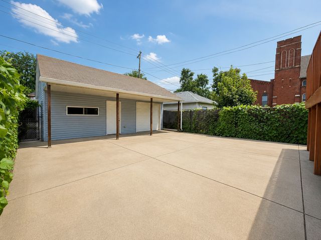 4857 W Berenice Avenue, Chicago, IL 60641