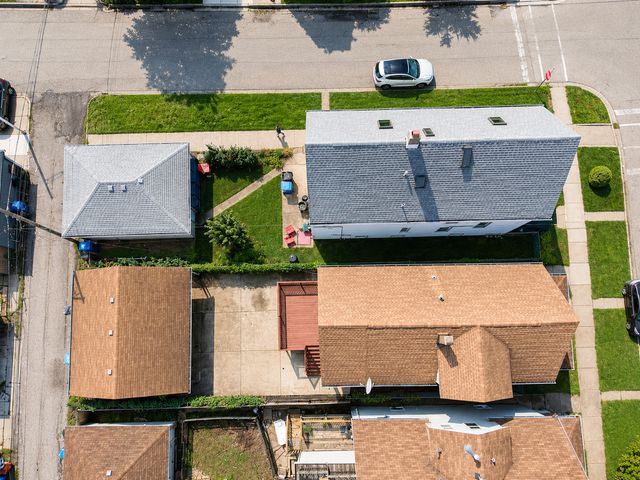 4857 W Berenice Avenue, Chicago, IL 60641