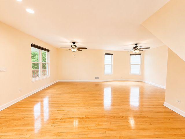 4857 W Berenice Avenue, Chicago, IL 60641