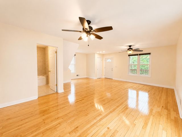 4857 W Berenice Avenue, Chicago, IL 60641