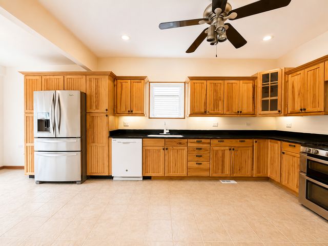 4857 W Berenice Avenue, Chicago, IL 60641