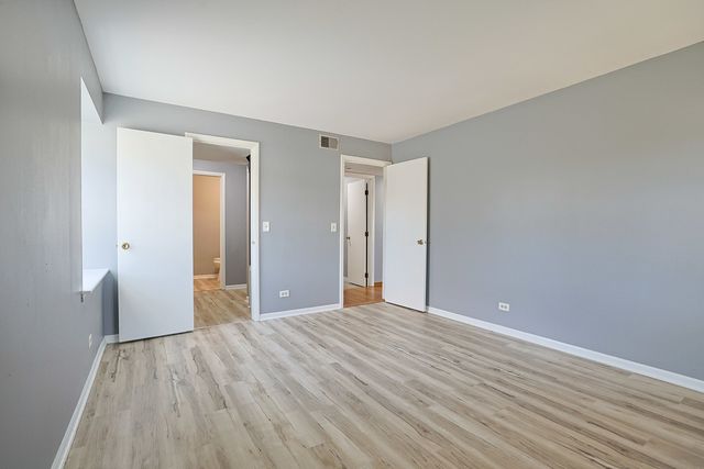 1111 Pleasant Run Drive 911, Wheeling, IL 60090