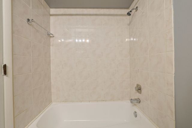 1111 Pleasant Run Drive 911, Wheeling, IL 60090