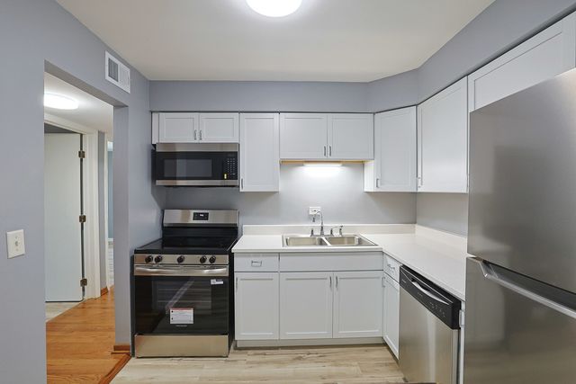 1111 Pleasant Run Drive 911, Wheeling, IL 60090