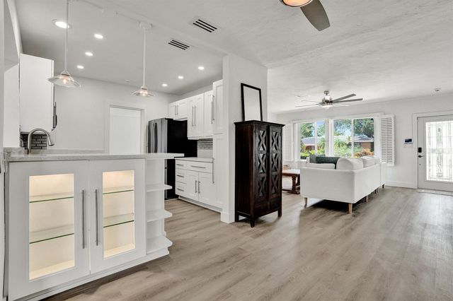 1528 NE 28th Drive, Wilton Manors, FL 33334
