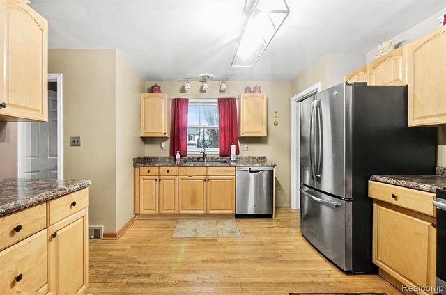 3355 Elmy Drive, Lake Orion, MI 48359