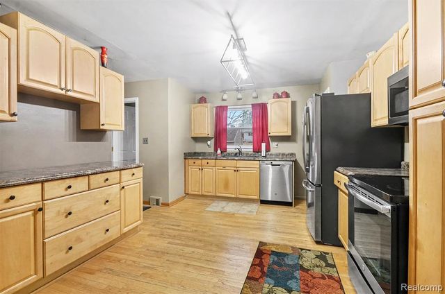 3355 Elmy Drive, Lake Orion, MI 48359