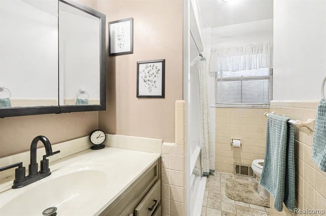 3355 Elmy Drive, Lake Orion, MI 48359