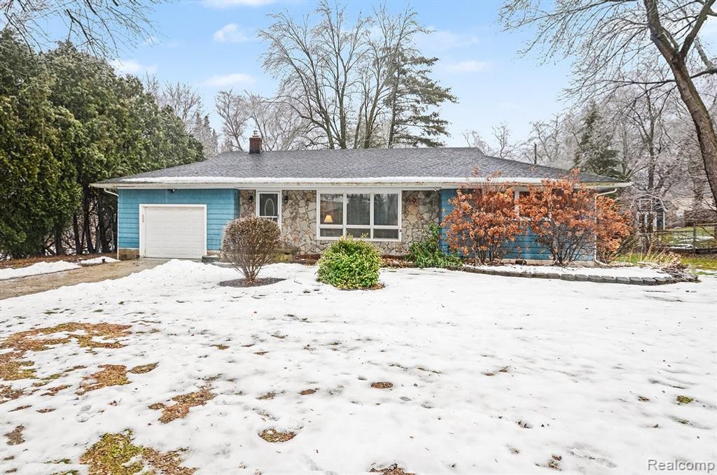 3355 Elmy Drive, Lake Orion, MI 48359