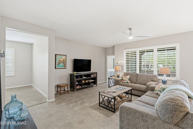 1701 E Sage Thrasher Drive, Green Valley, AZ 85614