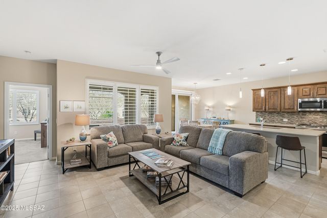 1701 E Sage Thrasher Drive, Green Valley, AZ 85614