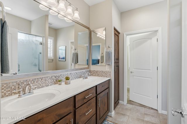 1701 E Sage Thrasher Drive, Green Valley, AZ 85614