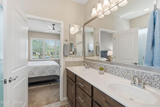 1701 E Sage Thrasher Drive, Green Valley, AZ 85614