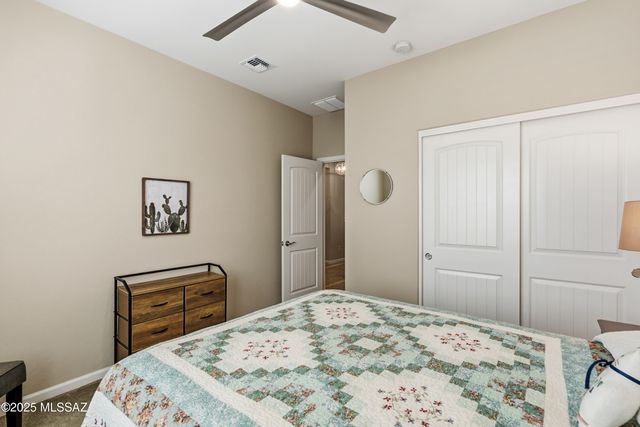 1701 E Sage Thrasher Drive, Green Valley, AZ 85614