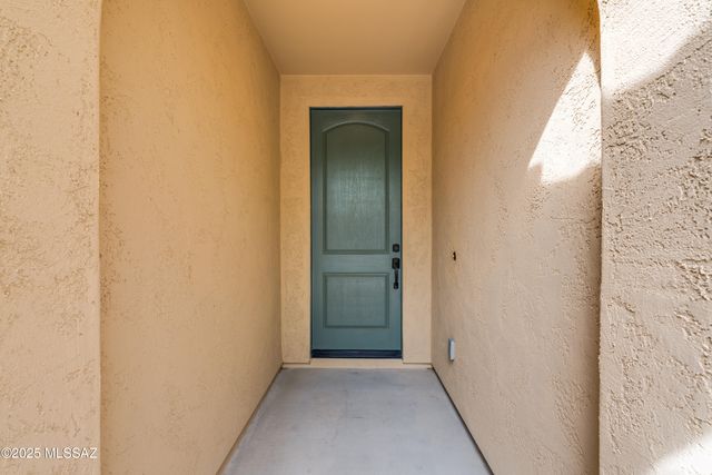 1701 E Sage Thrasher Drive, Green Valley, AZ 85614