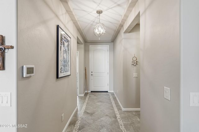 1701 E Sage Thrasher Drive, Green Valley, AZ 85614