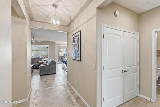 1701 E Sage Thrasher Drive, Green Valley, AZ 85614