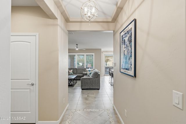 1701 E Sage Thrasher Drive, Green Valley, AZ 85614