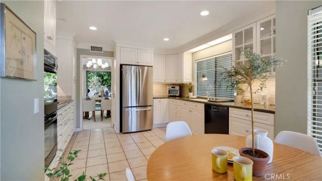 65 Pinewood 33, Irvine, CA 92604