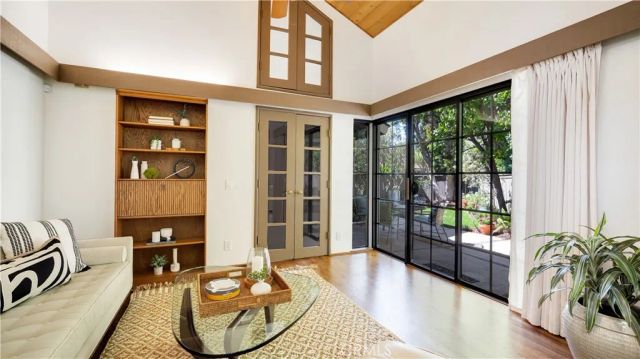 65 Pinewood 33, Irvine, CA 92604