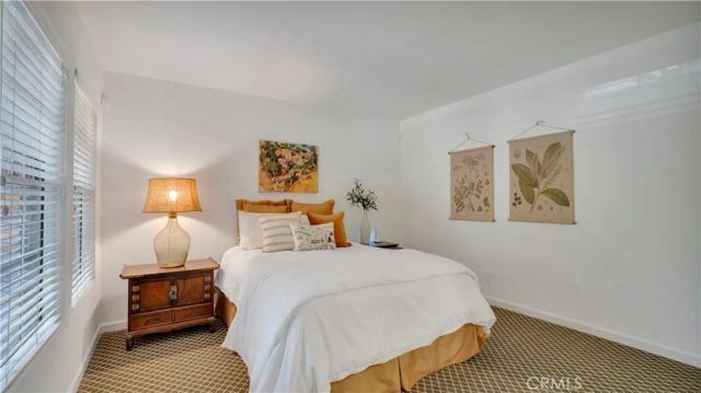 65 Pinewood 33, Irvine, CA 92604