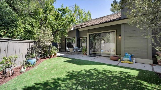 65 Pinewood 33, Irvine, CA 92604