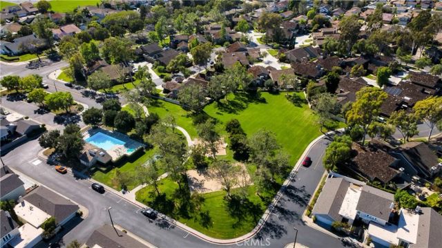 65 Pinewood 33, Irvine, CA 92604