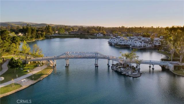 65 Pinewood 33, Irvine, CA 92604