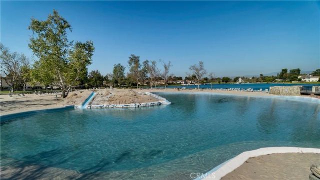 65 Pinewood 33, Irvine, CA 92604