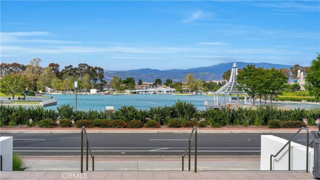 65 Pinewood 33, Irvine, CA 92604