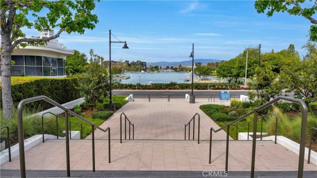 65 Pinewood 33, Irvine, CA 92604