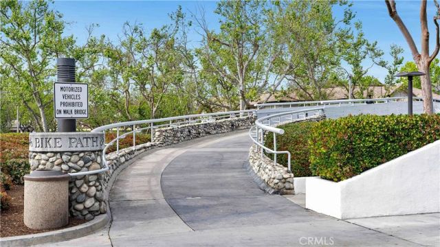 65 Pinewood 33, Irvine, CA 92604