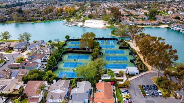 65 Pinewood 33, Irvine, CA 92604