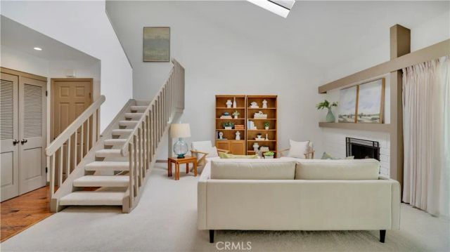 65 Pinewood 33, Irvine, CA 92604