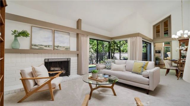 65 Pinewood 33, Irvine, CA 92604